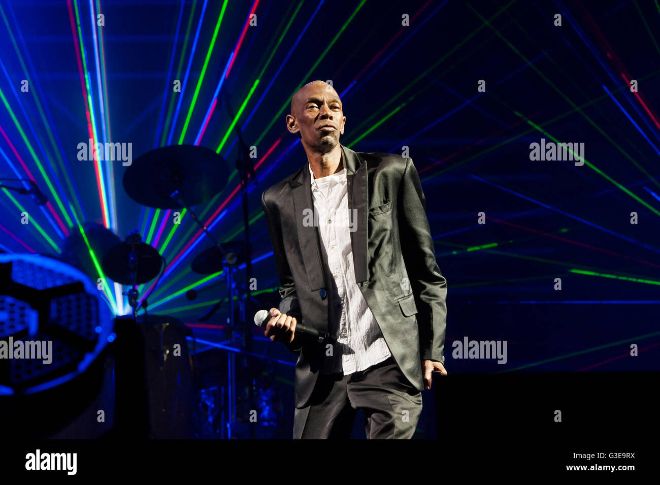 Maxi Jazz de Faithless joue sur la scène à l'île de Wight Festival, à Seaclose Park, Newport, île de Wight. Banque D'Images