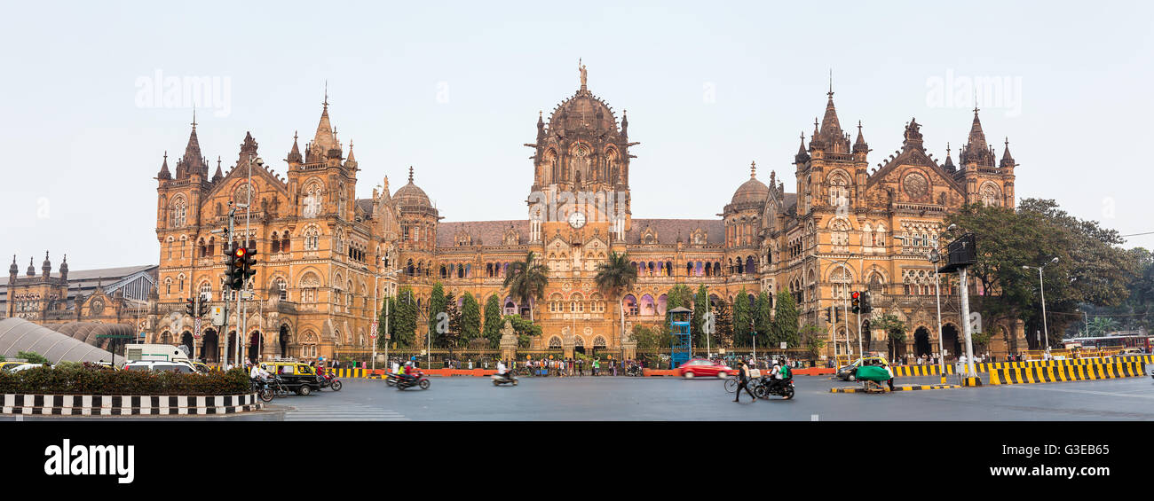 Terminus Chatrapati Shivaji Terminus Victoria précédemment connu sous le nom de Mumbai, Inde. Panorama Banque D'Images