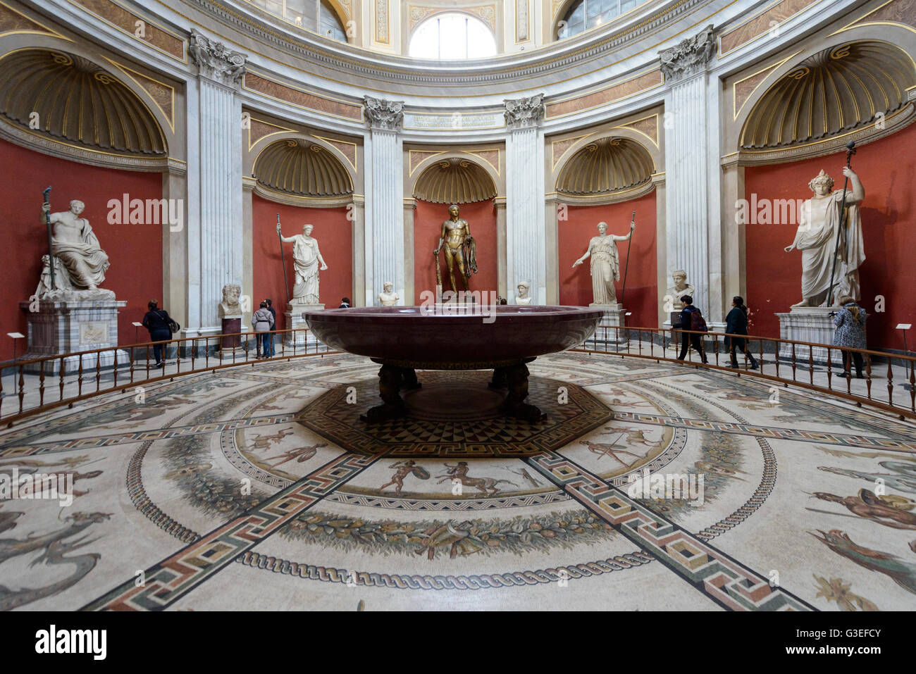 Rome. L'Italie. La salle ronde, Musée Pio Clementino, Musées du Vatican. Banque D'Images
