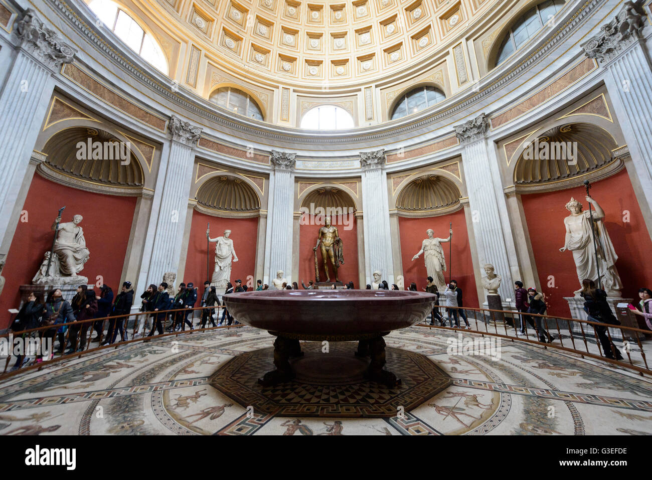 Rome. L'Italie. La salle ronde, Musée Pio Clementino, Musées du Vatican. Banque D'Images