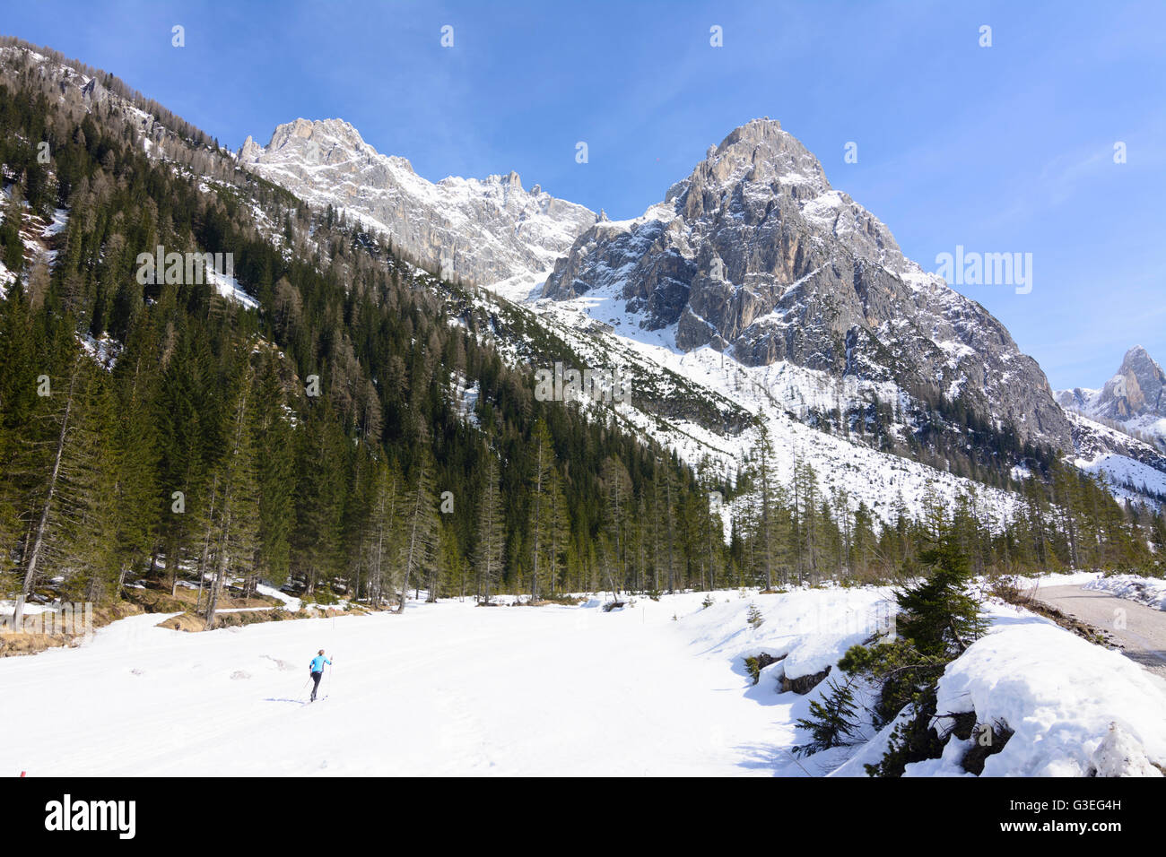 Valley Fischleintal Sextner Rotwand, mit, Cross-Country runner, Italie, Bolzano (Südtirol), le Tyrol du Sud, l'Alto Adige, Naturpark Dre Banque D'Images