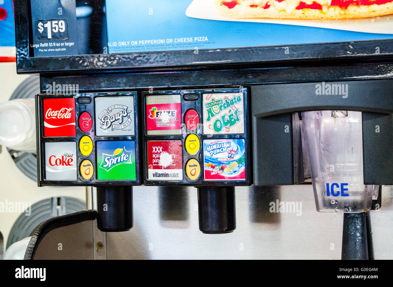 Slurpees et tasses à la magasin de San Leandro en Californie Banque D'Images