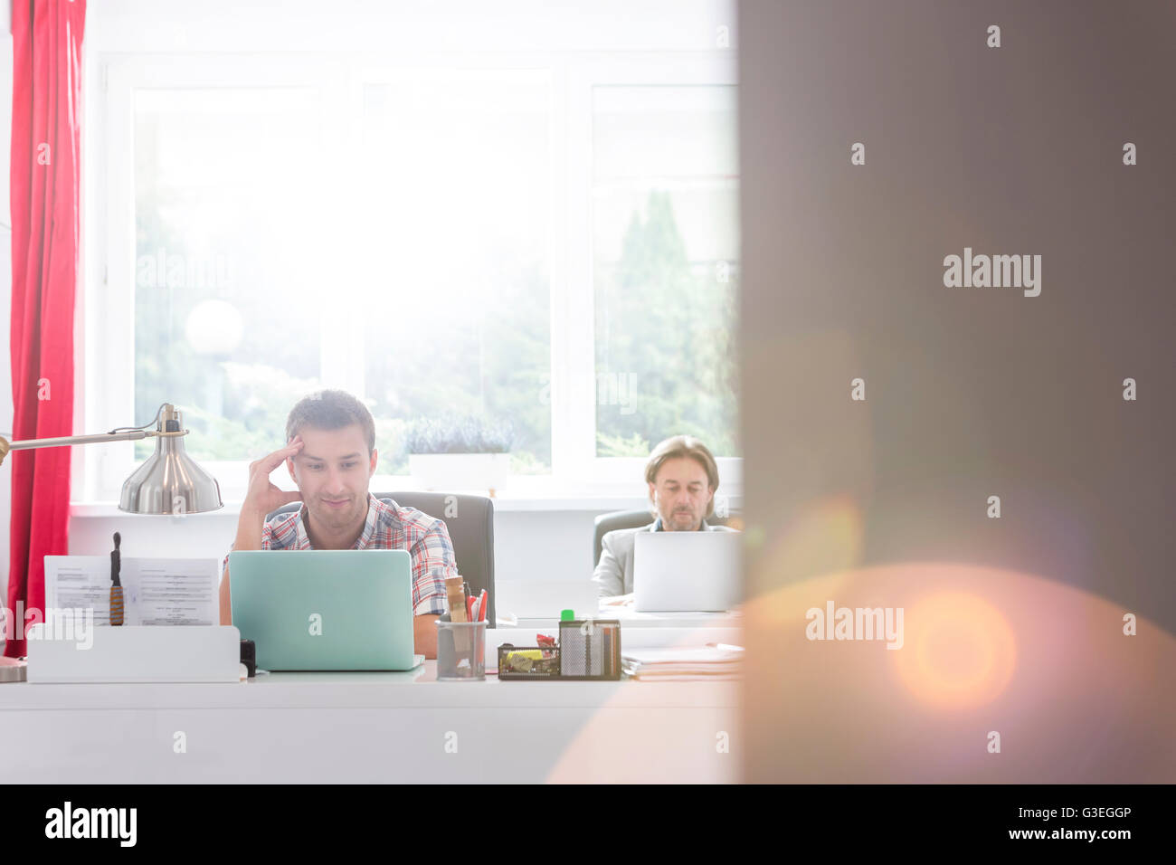 Creative businessman working at desk in office Banque D'Images