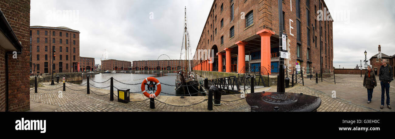 Albert Dock, Liverpool. Vue panoramique . Banque D'Images