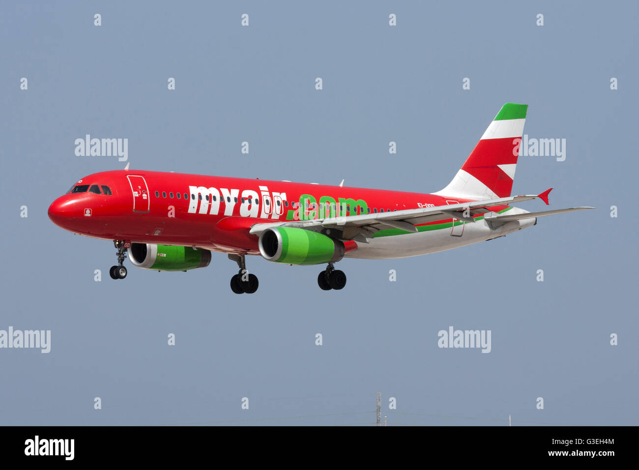 Myair Airbus A320-231 l'atterrissage piste 32. Banque D'Images