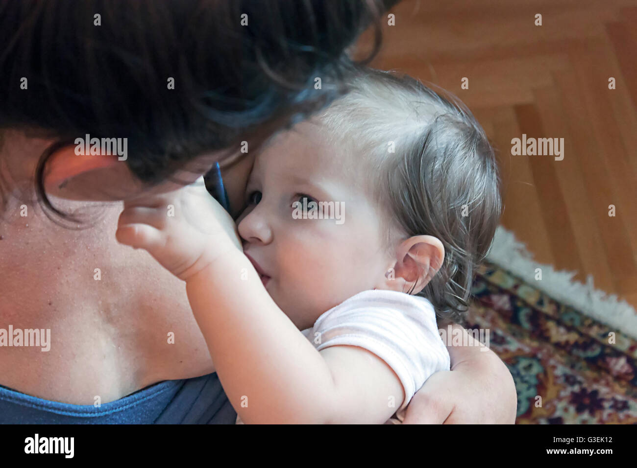 Un beau moment de capture. Un lien entre la mère et l'enfant. Banque D'Images