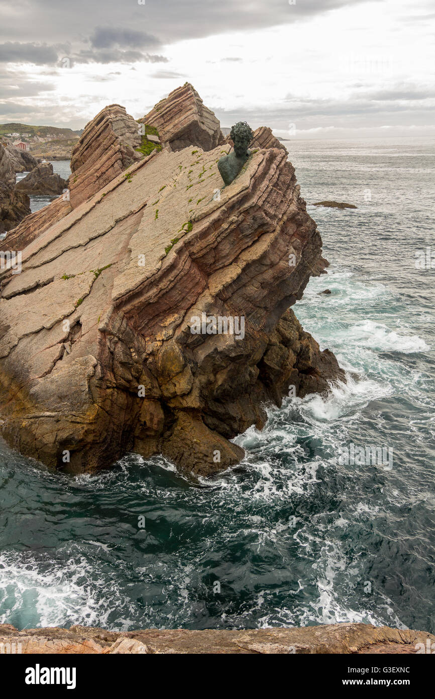 Monument situé sur les rochers de la mer de Philippe Cousteau, Gijon, Espagne Banque D'Images