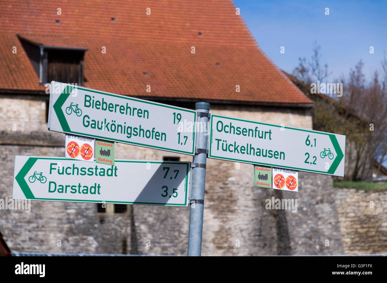 Location signpost Graubahn piste cyclable près de Tückelhausen, printemps, Ochsenfurt, en Basse-franconie, Franconia, Bavaria, Germany Banque D'Images