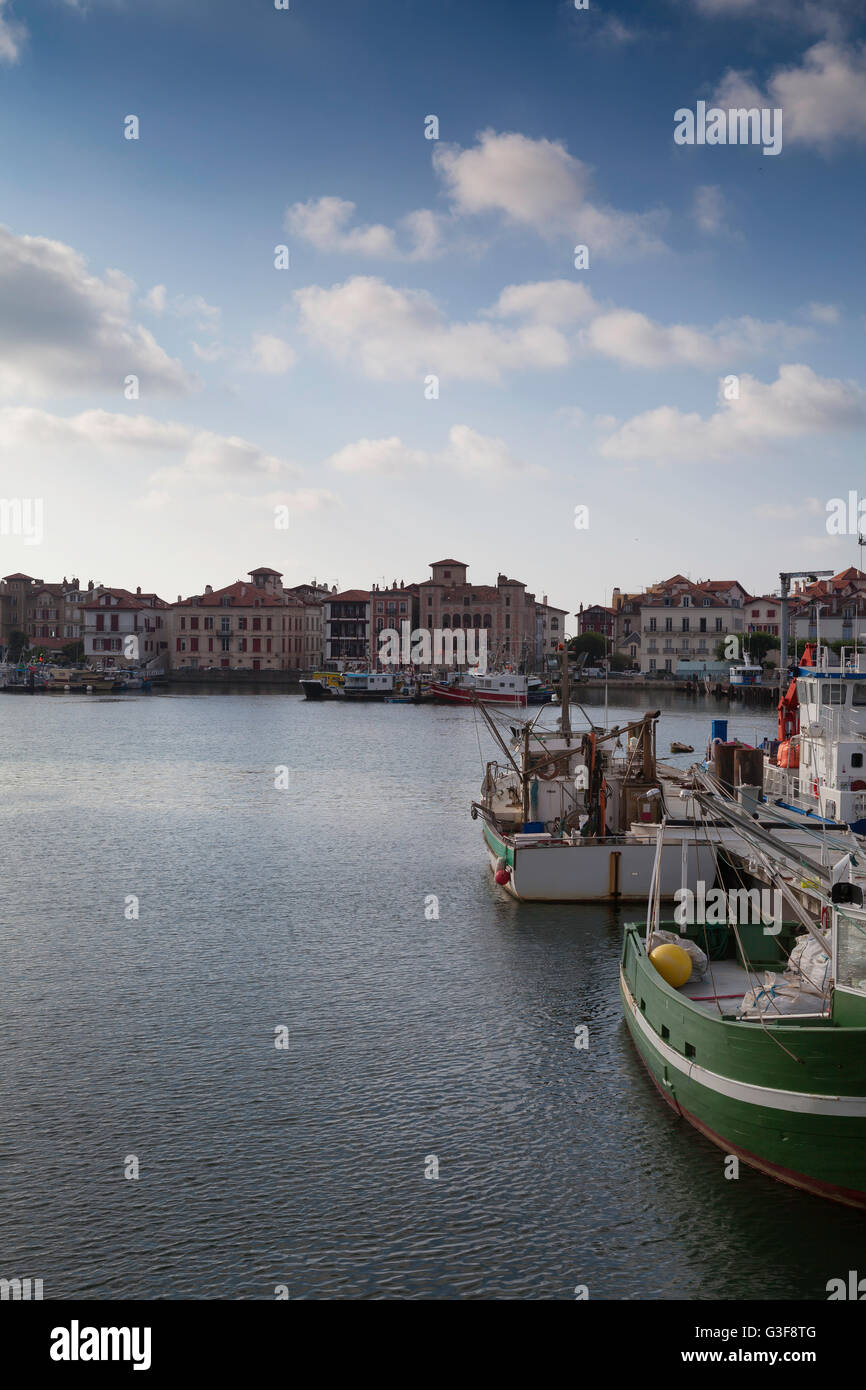 Le port de Saint Jean de Luz en Pays Basque, France Banque D'Images