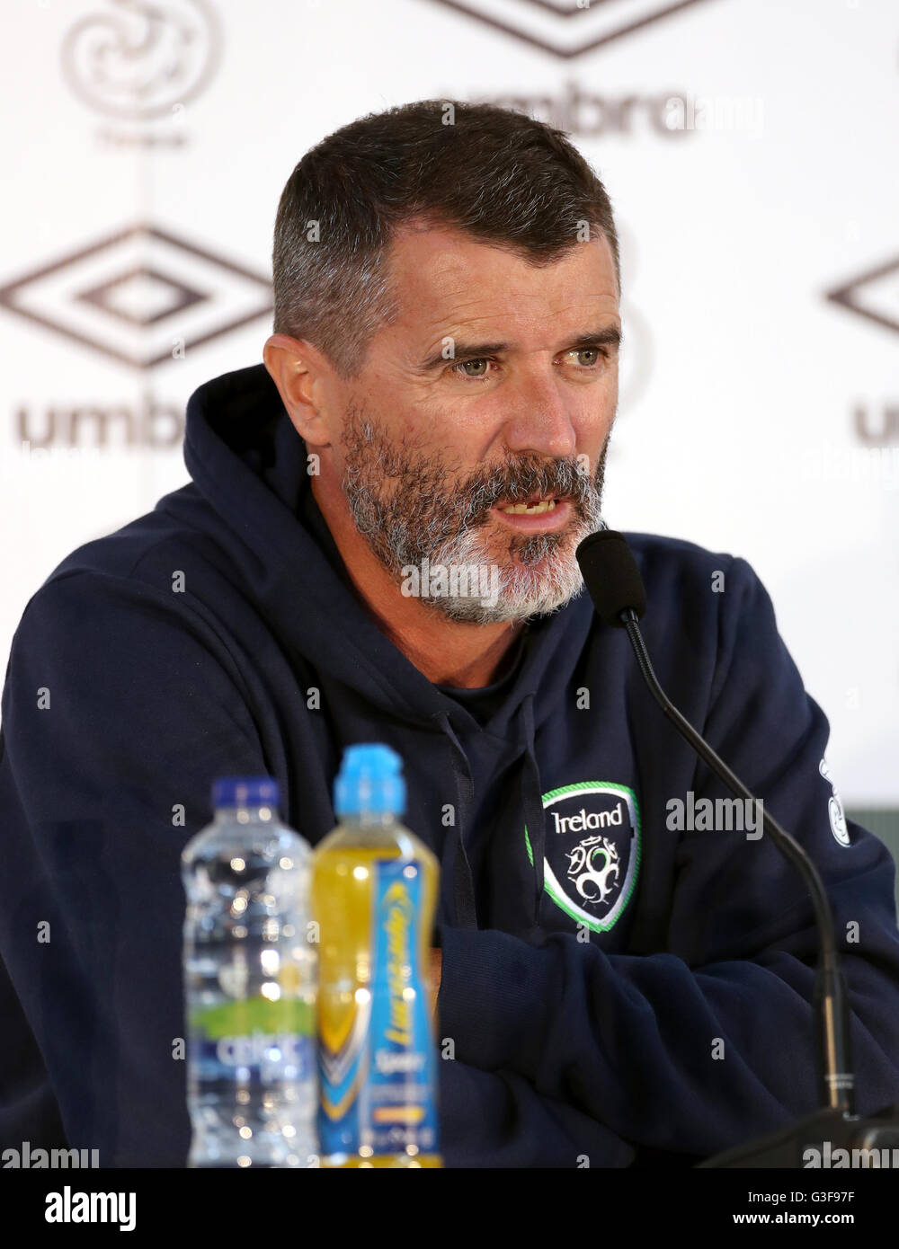 République d'Irlande gestionnaire adjoint Roy Keane lors d'une conférence de presse au stade de Montbauron, Versailles. ASSOCIATION DE PRESSE Photo. Photo date : Samedi 11 juin 2016. Voir l'histoire de l'Irlande. SOCCER PA Crédit photo doit se lire : Chris Radburn/PA Wire. RESTRICTIONS : Utiliser l'objet de restrictions. Usage éditorial uniquement. Les ventes de livres et de magazines autorisée s'est pas uniquement consacré à chaque joueur/équipe/match. Pas d'utilisation commerciale. Appelez le  +44 (0)1158 447447 pour de plus amples informations. Banque D'Images