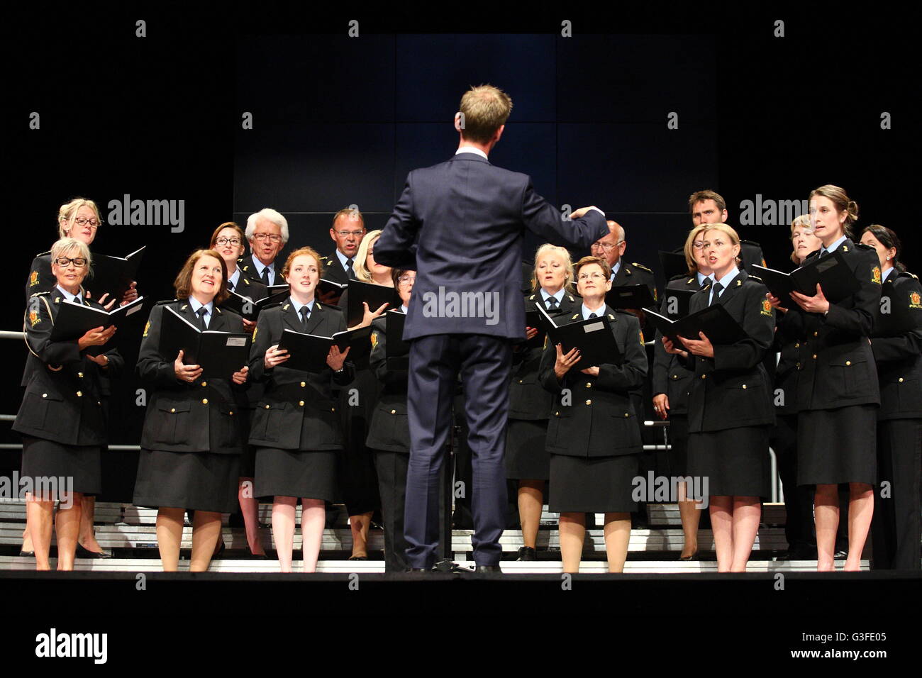 Gdansk, Pologne 10 juin, juillet 2016 Oslo (Norvège) Chœur de la Police il se produit sur la scène à St JohnÕs Centre à Gdansk. Tous les membres de la chorale ou de travail sont des agents de police norvégienne travaillant dans la ville d'Oslo. Credit : Michal Fludra/Alamy Live News Banque D'Images