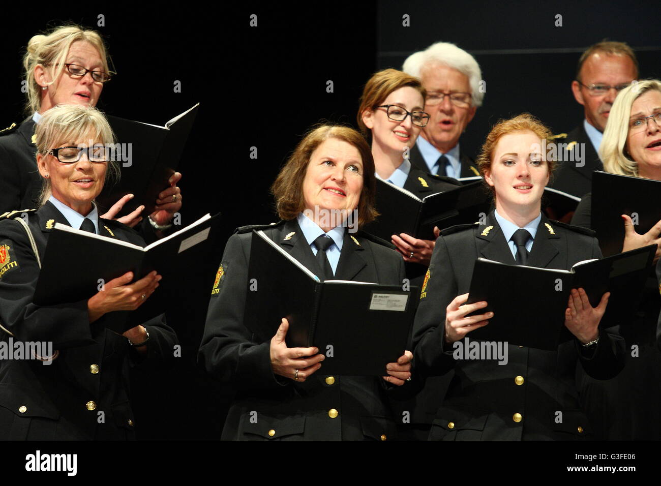 Gdansk, Pologne 10 juin, juillet 2016 Oslo (Norvège) Chœur de la Police il se produit sur la scène à St JohnÕs Centre à Gdansk. Tous les membres de la chorale ou de travail sont des agents de police norvégienne travaillant dans la ville d'Oslo. Credit : Michal Fludra/Alamy Live News Banque D'Images