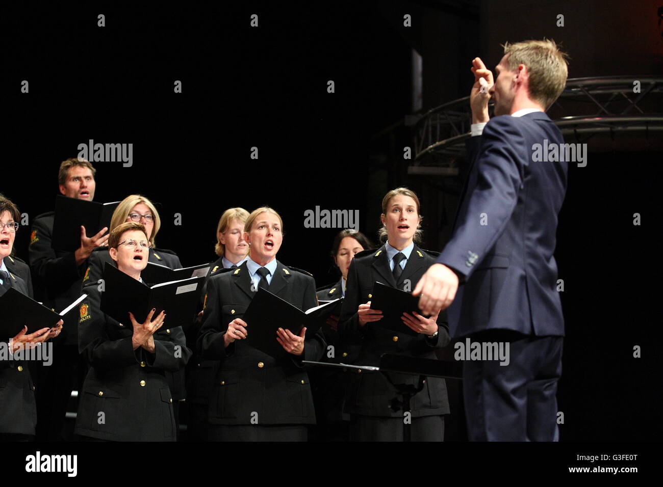 Gdansk, Pologne 10 juin, juillet 2016 Oslo (Norvège) Chœur de la Police il se produit sur la scène à St JohnÕs Centre à Gdansk. Tous les membres de la chorale ou de travail sont des agents de police norvégienne travaillant dans la ville d'Oslo. Credit : Michal Fludra/Alamy Live News Banque D'Images