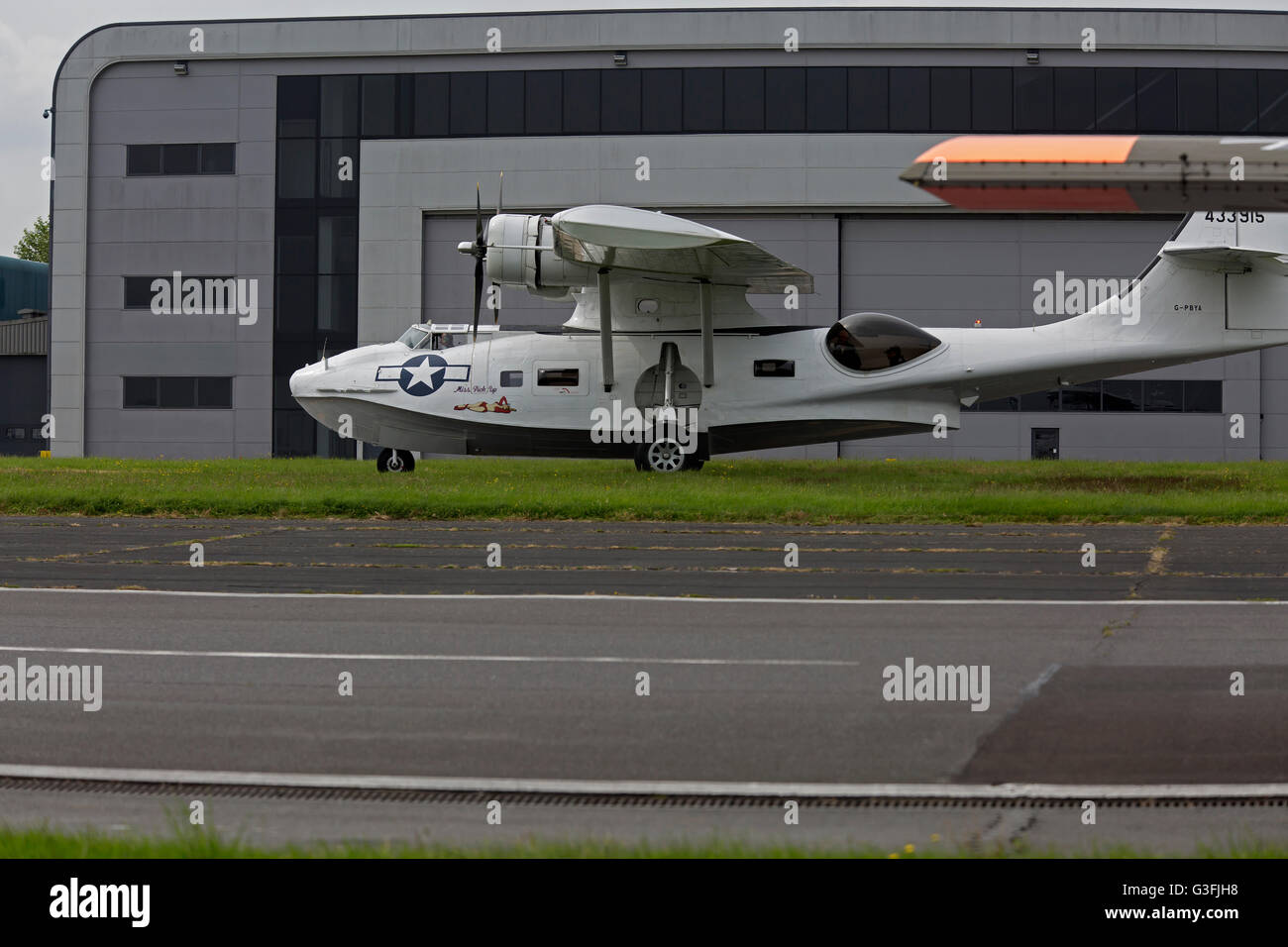 Biggin Hill, Royaume-Uni. 11 juin 2016. PBY Catalina arrive au Festival de Biggin Hill Vol en Helicoptère Crédit : Keith Larby/Alamy Live News Banque D'Images