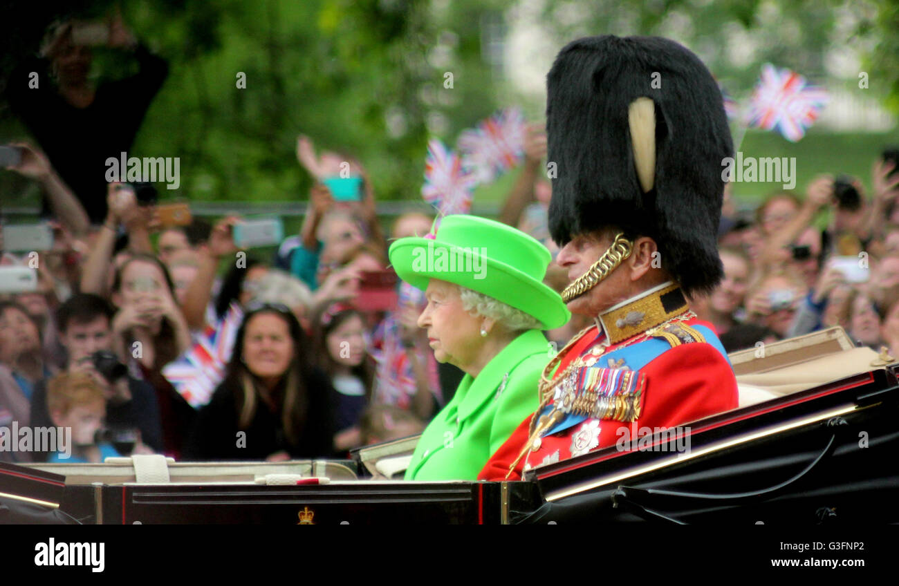 Londres, Royaume-Uni. 11 Juin, 2016. Sa Majesté la Reine Elizabeth II et Son Altesse Royale le Prince Phillip Crédit : Chris Carnell/Alamy Live News Banque D'Images