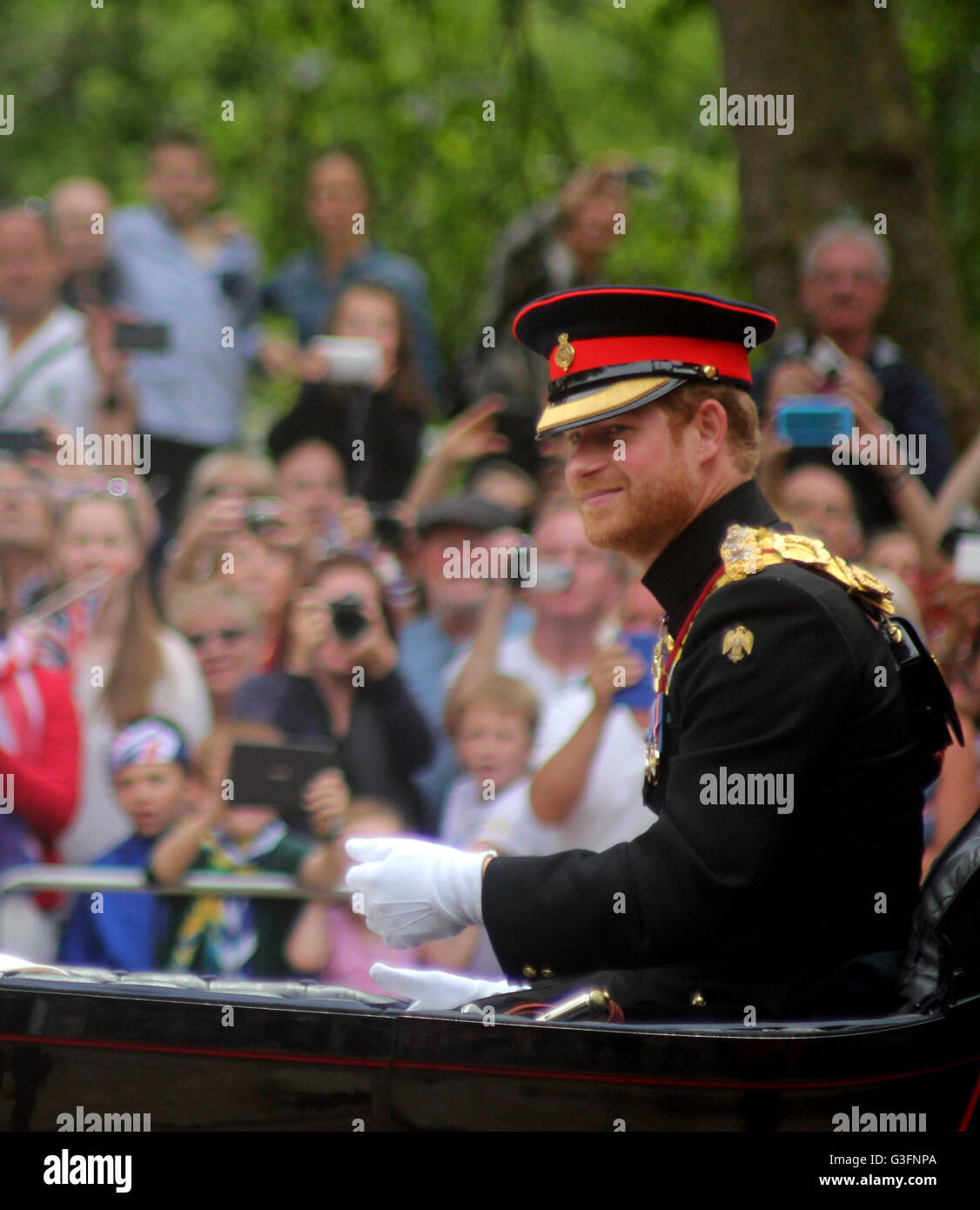 Londres, Royaume-Uni. 11 Juin, 2016. Le prince Harry dans le centre commercial Crédit : Chris Carnell/Alamy Live News Banque D'Images