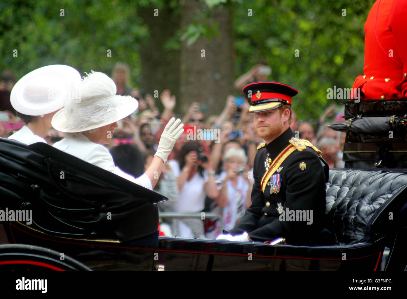 Londres, Royaume-Uni. 11 Juin, 2016. La duchesse de Cambridge, avec la duchesse de Cornwall & Prince Harry Crédit : Chris Carnell/Alamy Live News Banque D'Images