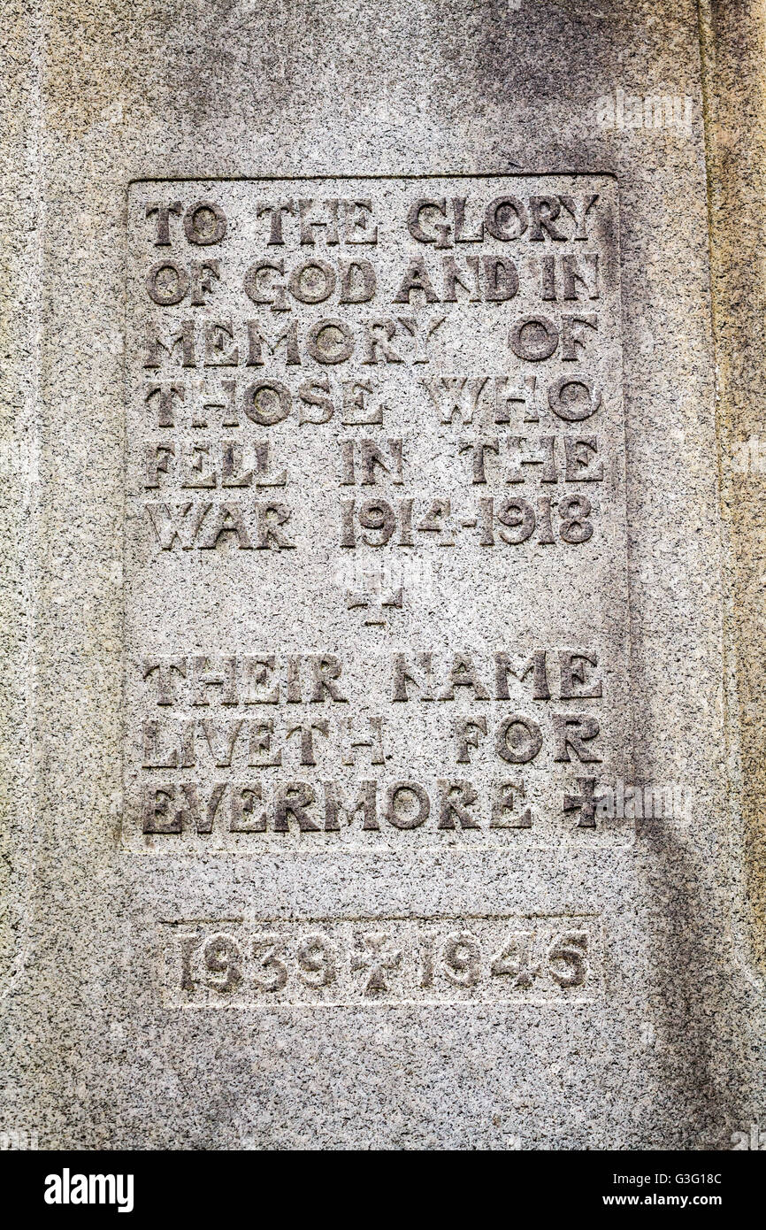 Inscription sur le monument aux morts à l'église de Saint Tysilio, Menai Bridge Banque D'Images