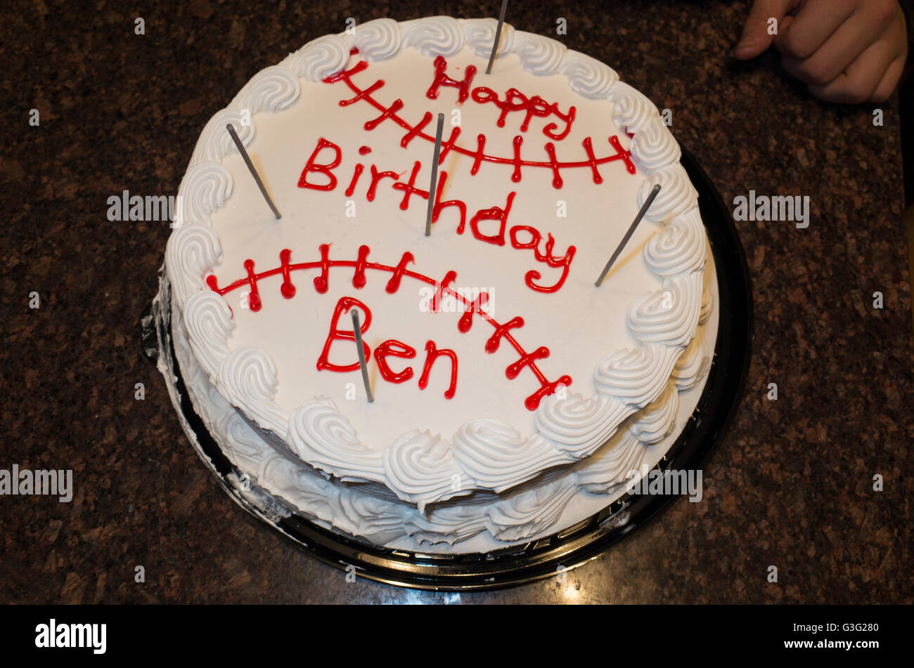 Gateau D Anniversaire Decore Pour Ben Sous La Forme D Une Balle De Baseball St Paul Minnesota Mn Usa Photo Stock Alamy