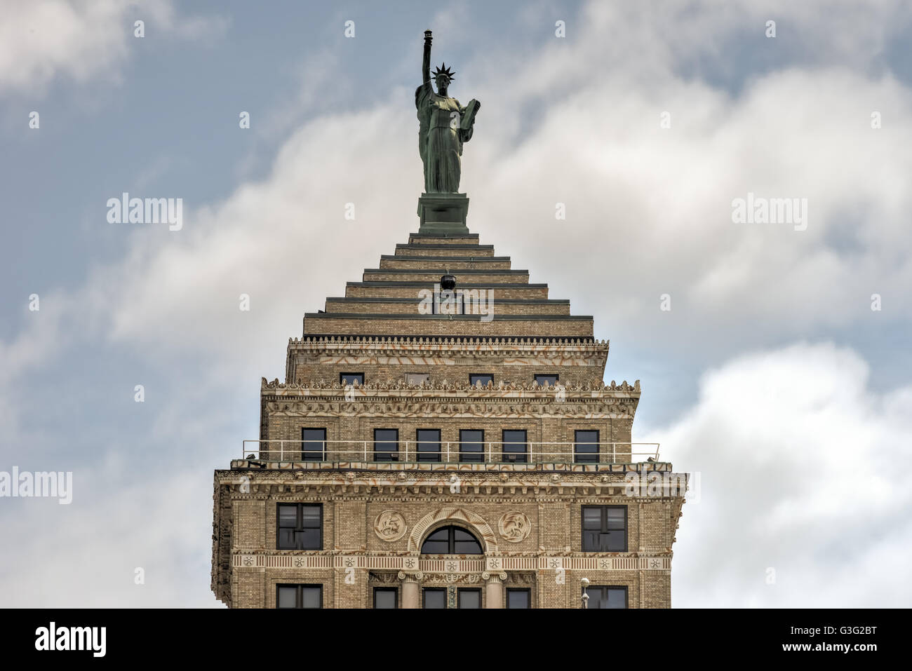 Buffalo, New York - Mai 8, 2016 : la liberté, la construction d'une tour de bureaux de style néoclassique construit en 1925 dans le centre-ville de Buffalo, New York. Banque D'Images