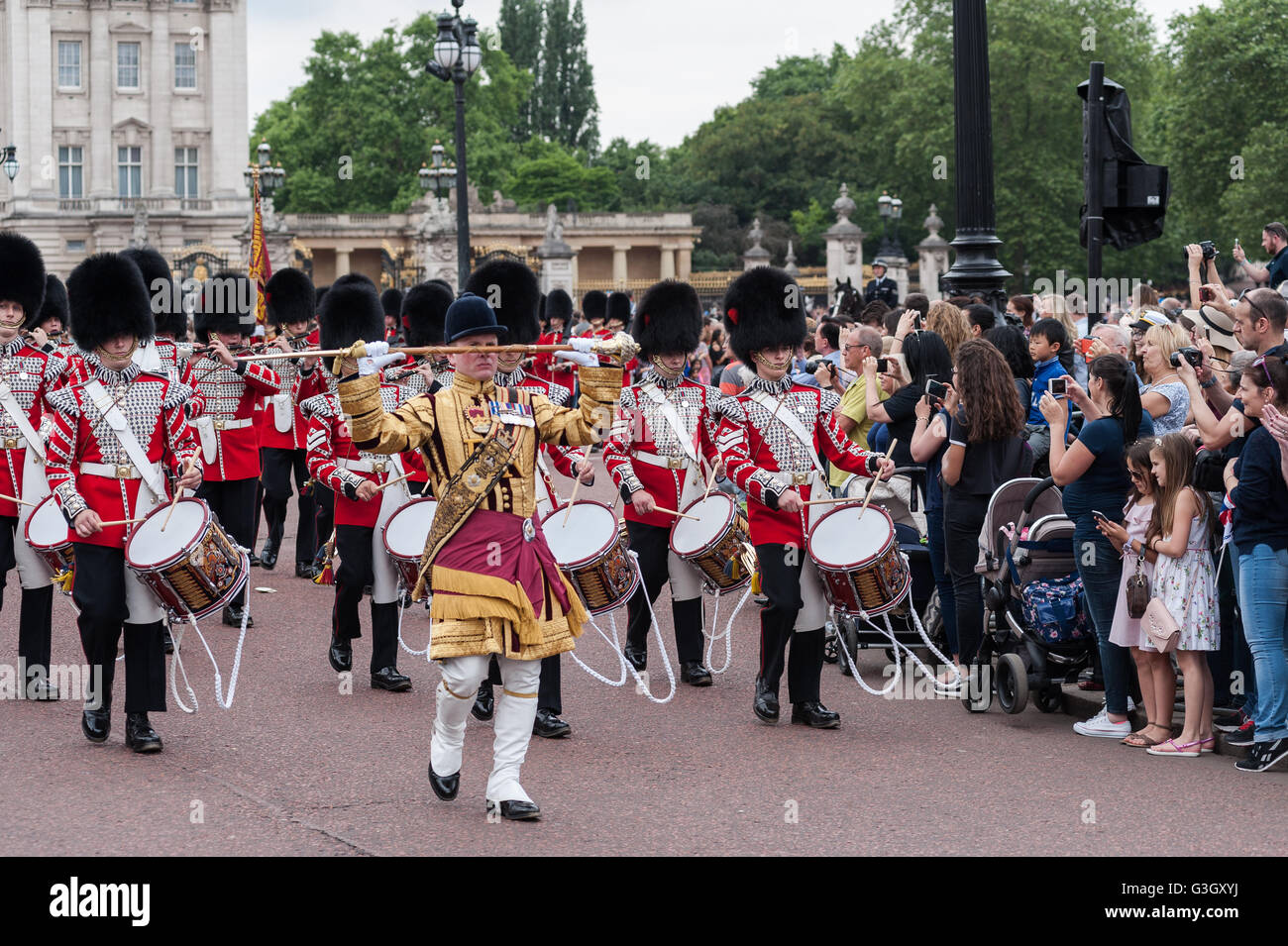 Londres, Royaume-Uni. 11 juin 2016. Une bande de la Division des ménages joue au cours de marches militaires Parade La couleur événement annuel. Wiktor Szymanowicz/Alamy Live News Banque D'Images