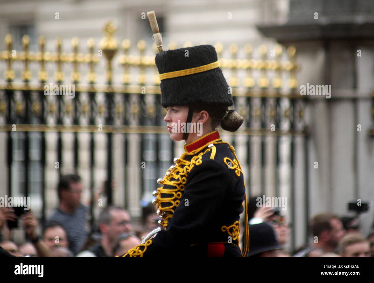 Londres, Royaume-Uni. 11 Juin, 2016. Les Kings Royal Horse Artillery passant Buckingham Palace Crédit : Chris Carnell/Alamy Live News Banque D'Images