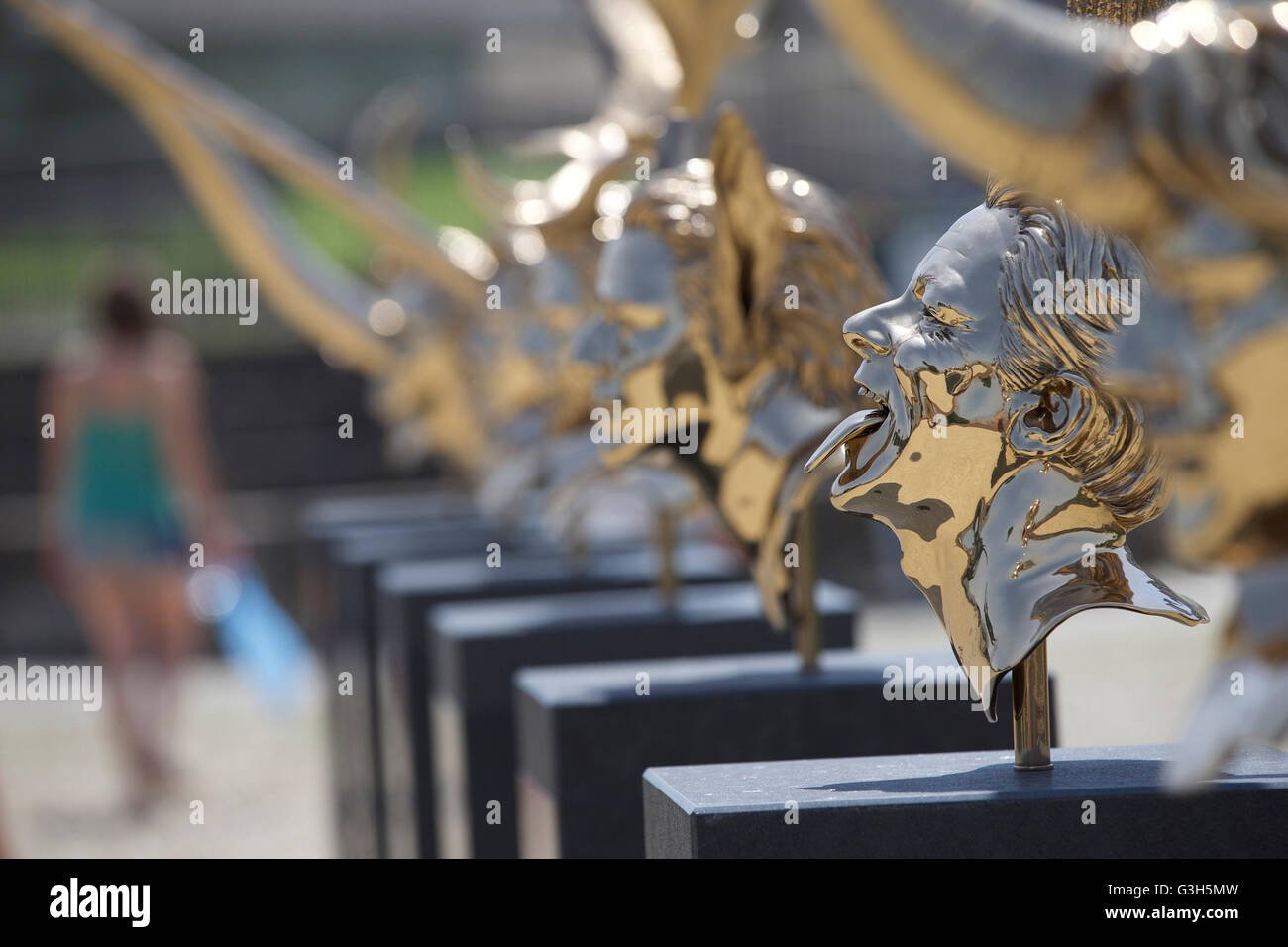 Florence, Italie. 24 Juin, 2016. L'exposition de Jan Fabre sont vus à la forte Belvedere à Florence, Italie, le 24 juin 2016. Une centaine d'artiste contemporain belge Jan Fabre's oeuvres datant de 1978 à 2016 étaient sur l'affichage, y compris les sculptures en bronze et de cire, la performance des films et œuvres faites d'élytres de scarabées du joyau. © Jin Yu/Xinhua/Alamy Live News Banque D'Images