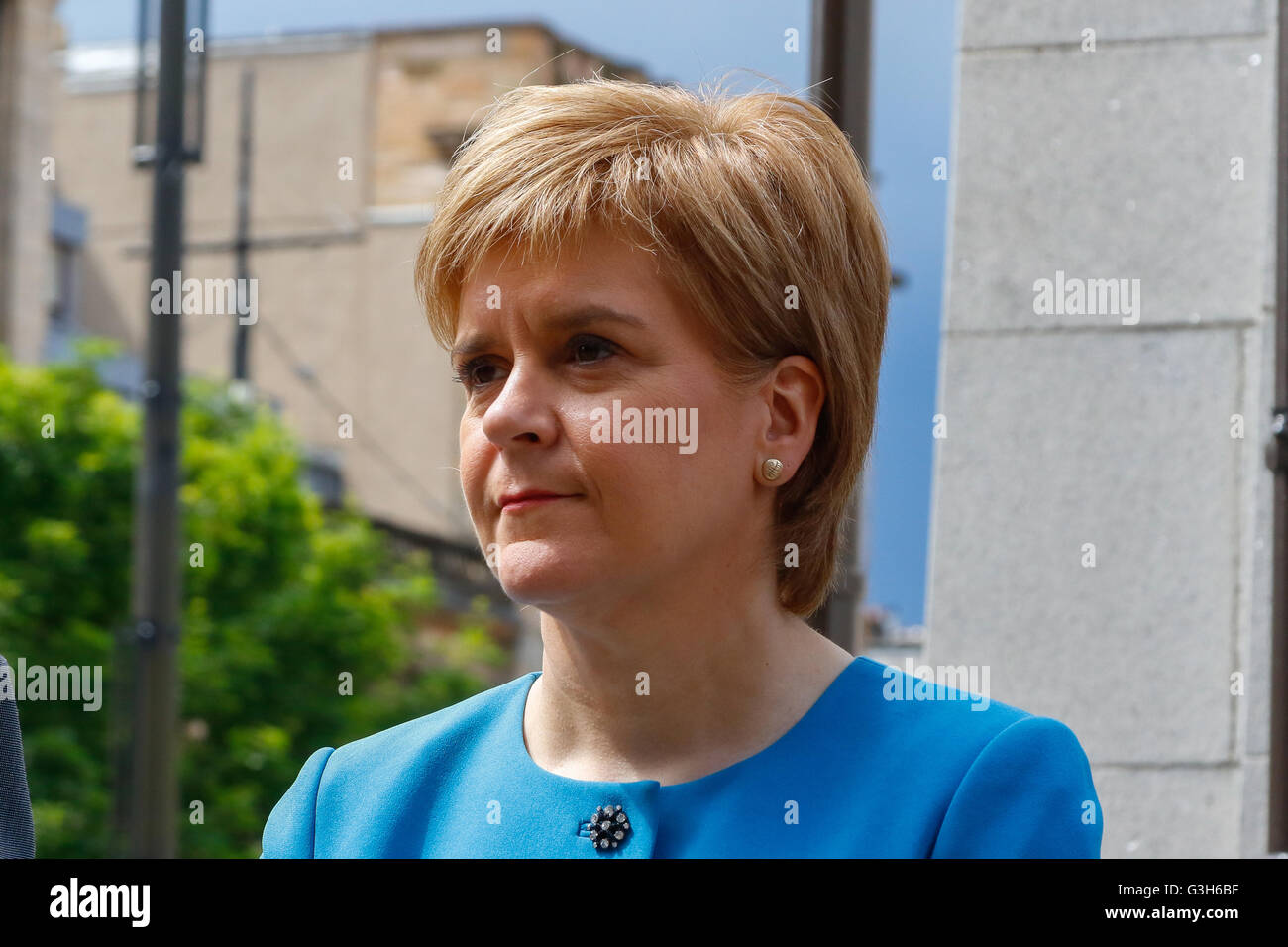 Glasgow, Ecosse, Royaume-Uni. 25 Juin, 2016. Nicola Sturgeon ont pris part à la célébration annuelle de la Journée des Forces armées dans la région de George Square, Glasgow. Elle a fait partie de ces personnalités sur le podium et 'a pris la Salute" avec le Lord Lieutenant, Provost Sadie Docherty et hauts dirigeants représentant toutes les forces. Credit : Findlay/Alamy Live News Banque D'Images