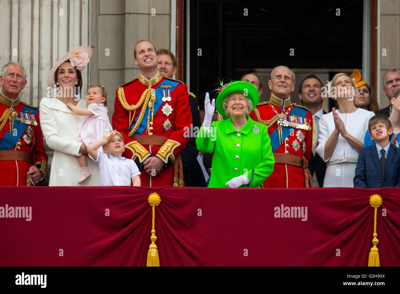 La famille royale britannique se rassembleront sur le balcon du palais de Buckingham pour célébrer le 90e anniversaire de la reine Elizabeth Banque D'Images