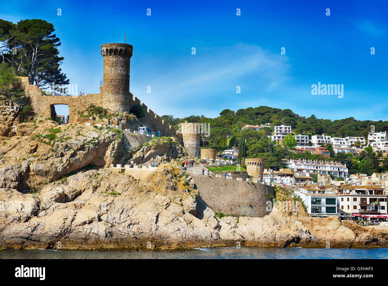 Forteresse médiévale dans la partie historique de la ville le 24 mai 2016, à Tossa de Mar, Espagne Banque D'Images