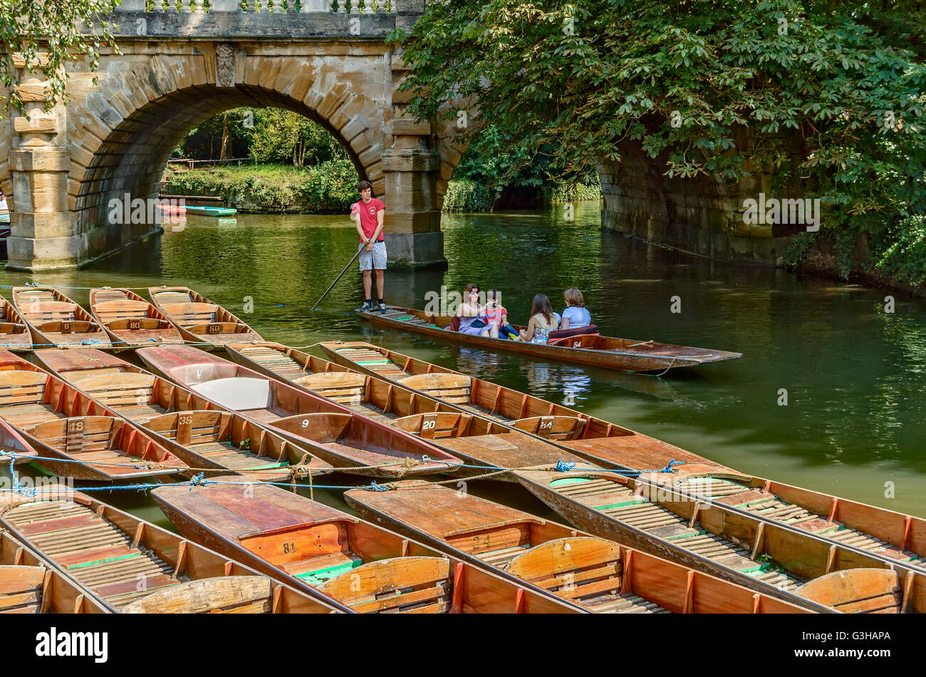Navigation de plaisance sur la rivière Oxford UK Banque D'Images