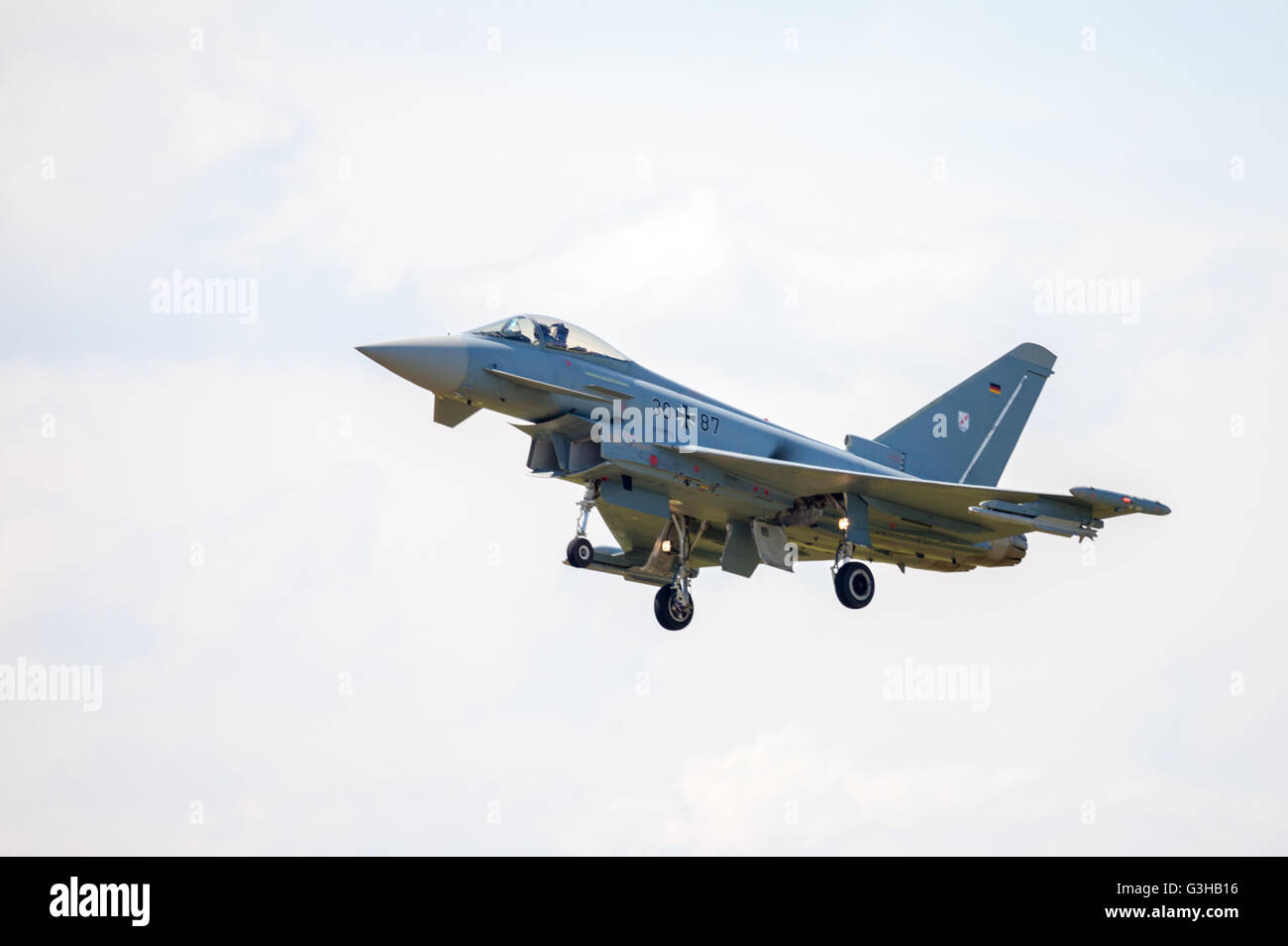 BERLIN / ALLEMAGNE - juin 3, 2016 : l'allemand Eurofighter Typhoon atterrit sur aéroport Schönefeld, Berlin / Allemagne au 3 juin 2016. Banque D'Images