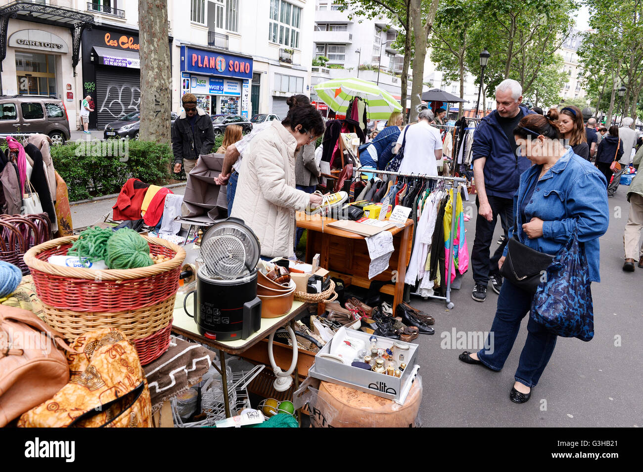 Car-boot sale à Paris 18° Banque D'Images