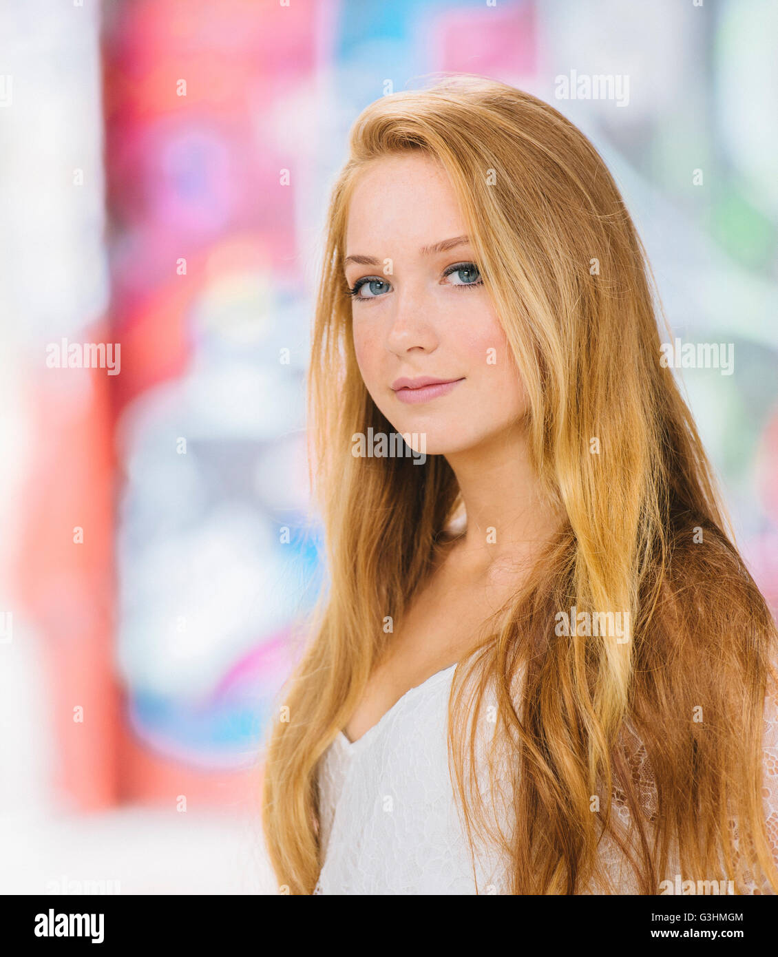 Portrait of teenage girl with long hair Banque D'Images