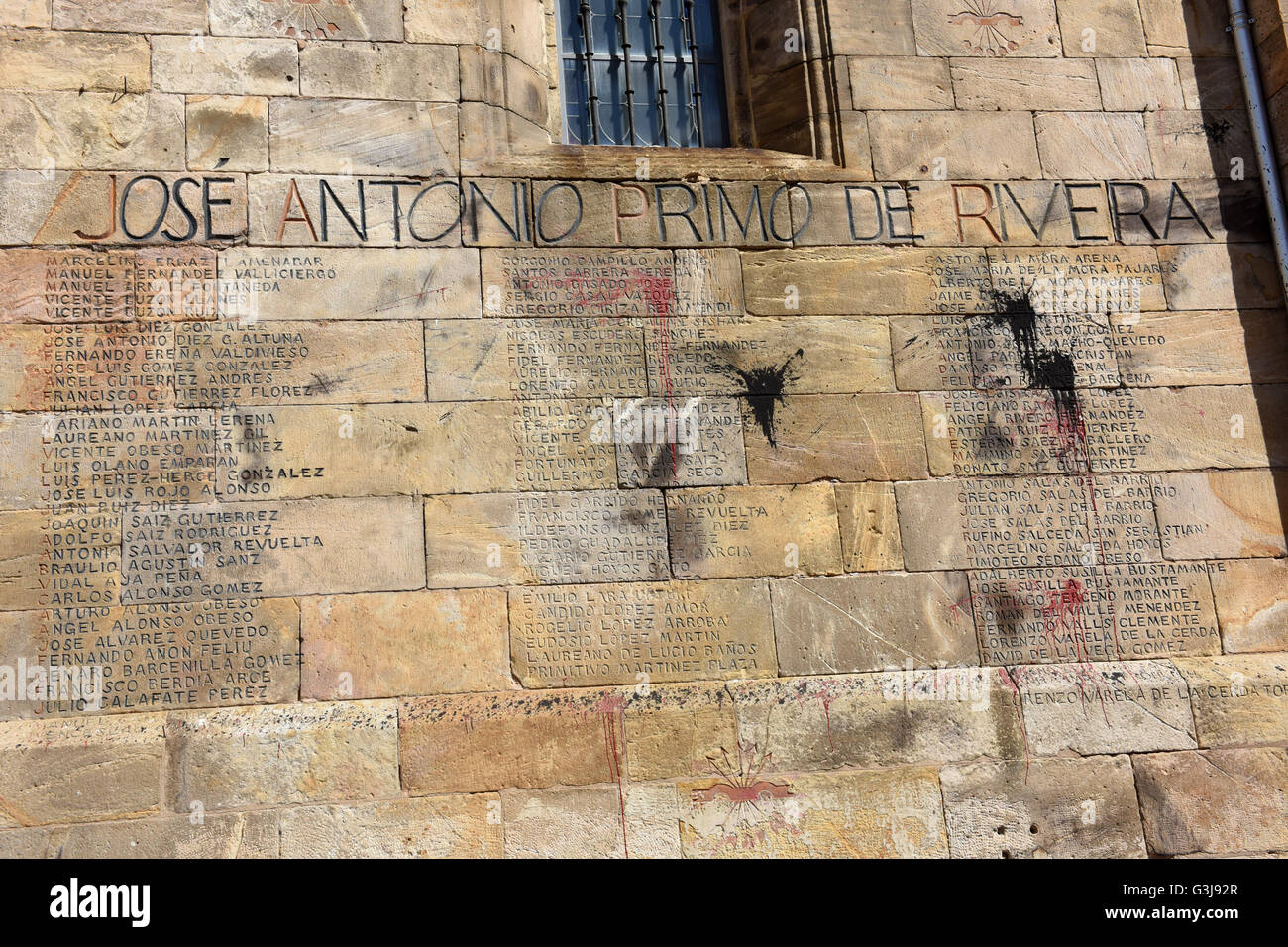 Liste de la tombée de la guerre civile espagnole sur Memorial church à Reinosa en Cantabrie, Espagne Banque D'Images
