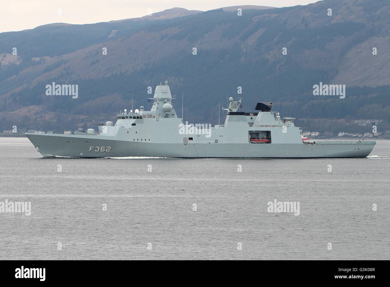 KDM Peter Willemoes (F362), une frégate de l'Iver Huitfeldt Marine royale danoise, têtes hors de l'exercice Joint Warrior 16-1. Banque D'Images