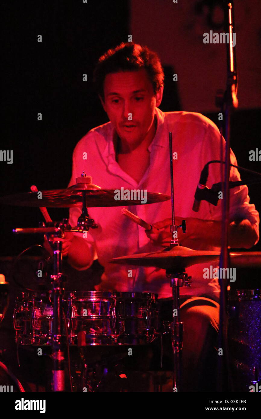 Napoli, Italie. 12 Juin, 2016. Marco Caligiuri effectue pendant le concert à Arzano. Le Gnut concert à Arzano visent à soutenir la reprise de la boucherie sociale confisquées à la Camorra. © Salvatore Esposito/Pacific Press/Alamy Live News Banque D'Images