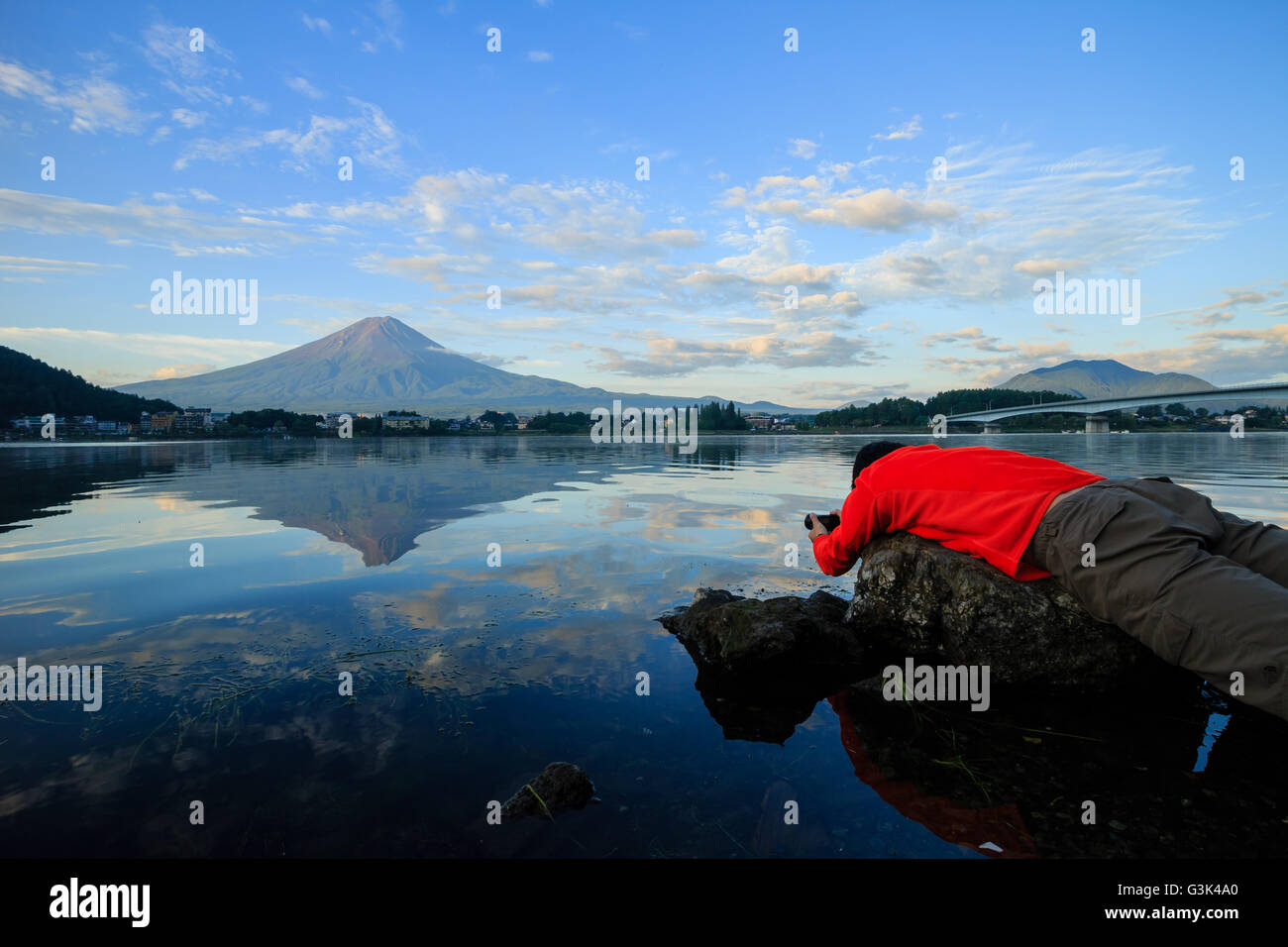 Le célèbre Mont Fuji au lac Kawaguchi, l'incandescence du matin Banque D'Images