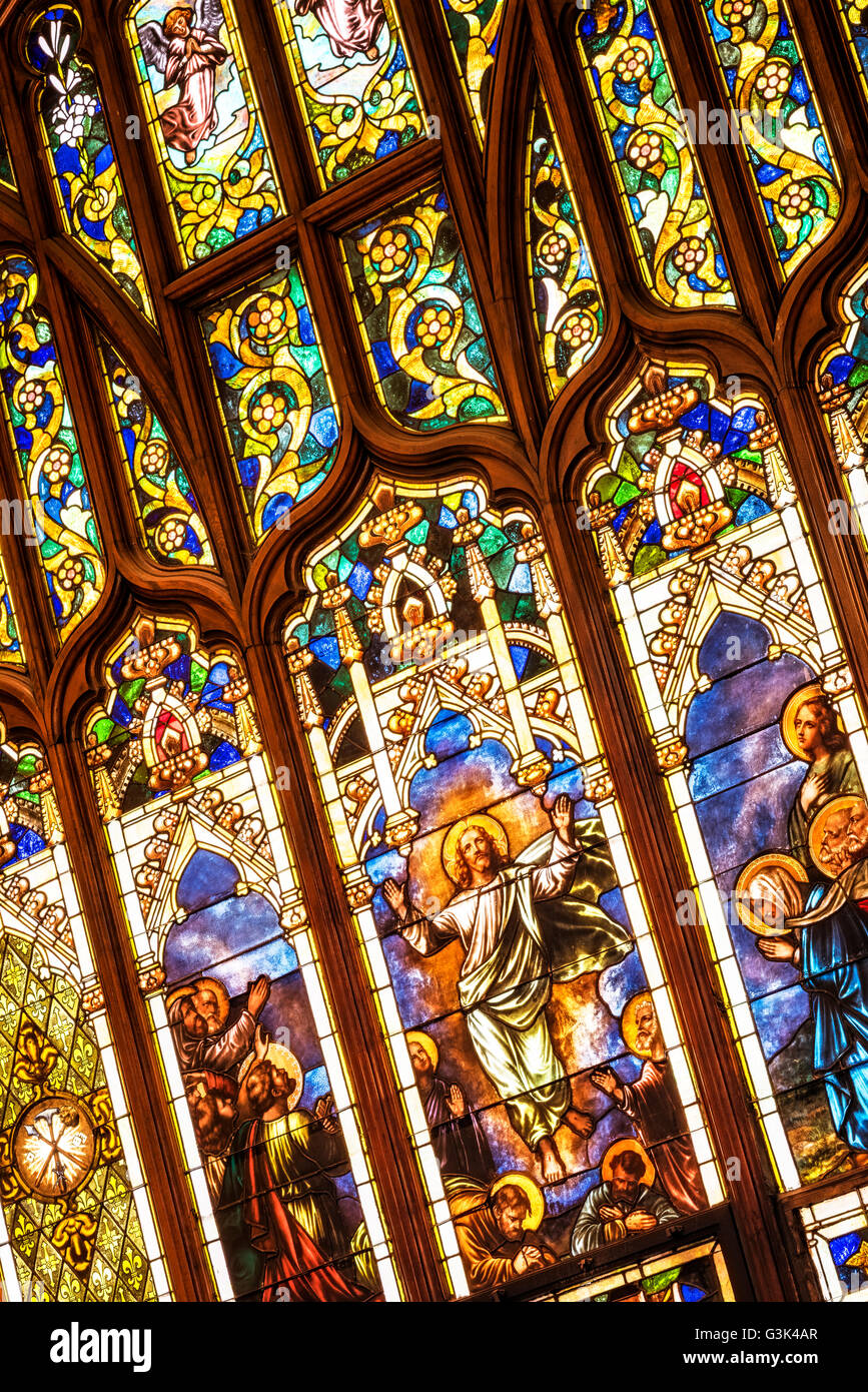 Vitrail à l'église de l'ascension de l'église catholique à Minneapolis, Minnesota. Banque D'Images