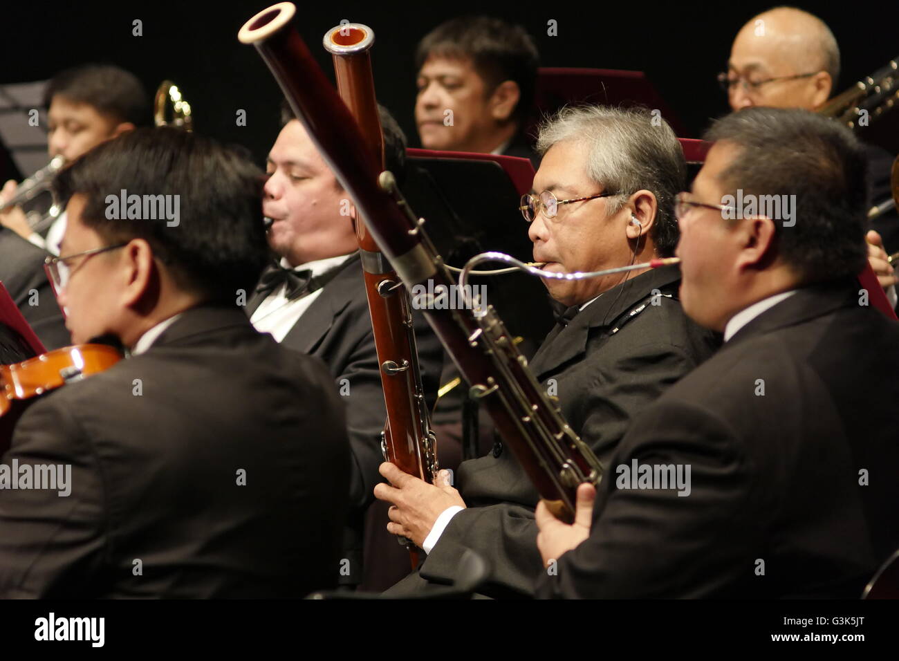 Makati, Philippines. 04 Juin, 2016. Certains en plus d'être un musicien invité philippins tous joue parmi les joueurs de basson. Une décennie d'être d'un siècle, l'Orchestre symphonique de Manille se tourne vers le romantisme russe pour fêter leur année charnière. Sous la direction du maestro Arturo Molina, l'orchestre sera l'exécution d'œuvres de deux des cinq grands compositeurs du 19ème siècle, à savoir la Russie, Alexandre Borodine et Moussorgski modeste au Centre Power Mac au Circuit Spotlight Makati. © George Buid/Pacific Press/Alamy Live News Banque D'Images