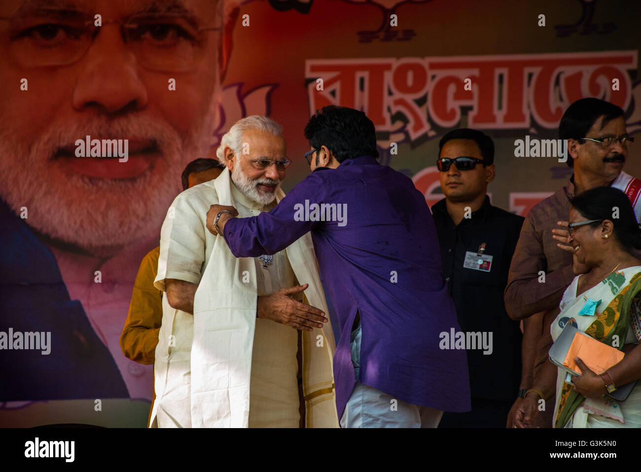 Asansol, Inde. 07Th avr, 2016. Le premier ministre de l'Inde, Shri Narendra Modi, gestes au cours d'une réunion publique organisée par le Bharatiya Janata Party (BJP) d'avance sur l'état du Bengale-occidental campagne électorale en Asansol. © Debajyoti Das/Pacific Press/Alamy Live News Banque D'Images