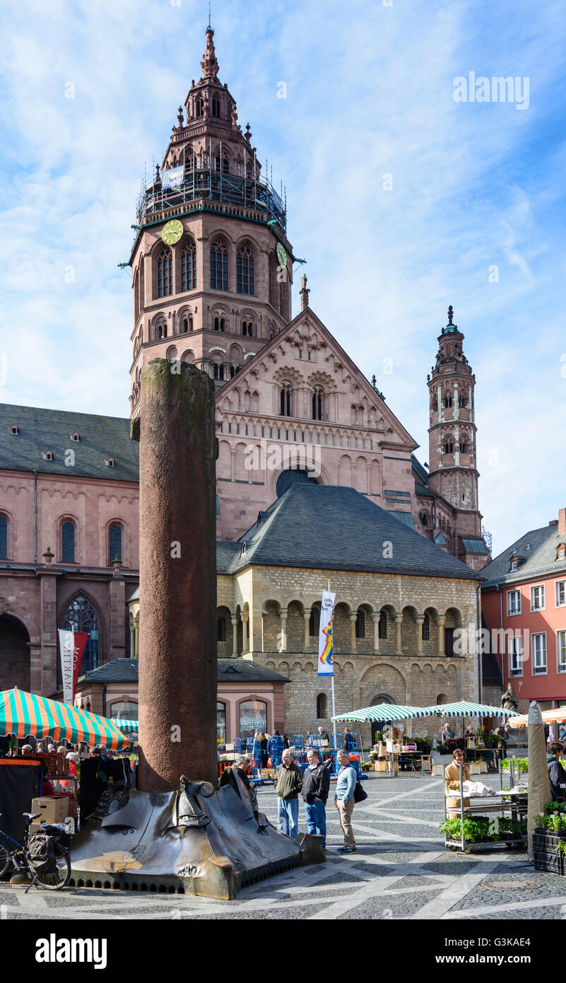 Cathédrale Saint-Martin , pilier Heunensäule et marché hebdomadaire, l'Allemagne, Rheinland-Pfalz, Rhénanie-Palatinat, , Mainz Banque D'Images