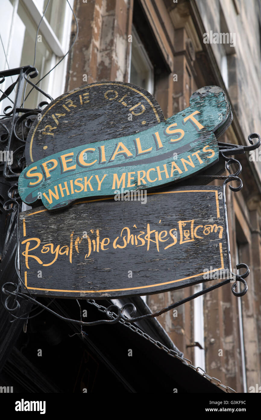 Whisky Shop spécialiste Marchand signe ; Édimbourg en Écosse ; Banque D'Images