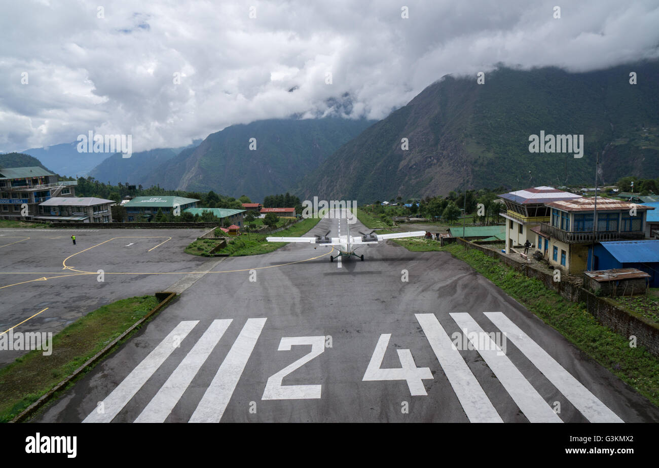L'aéroport le plus dangereux au monde dans l'himalaya Banque D'Images L'aéroport le plus dangereux au monde dans l'himalaya Banque D'Images