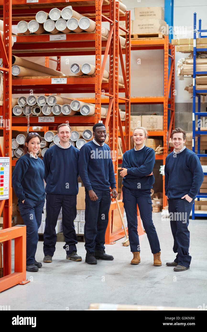Portrait de l'équipe de travail en usine en usine-entrepôt Banque D'Images