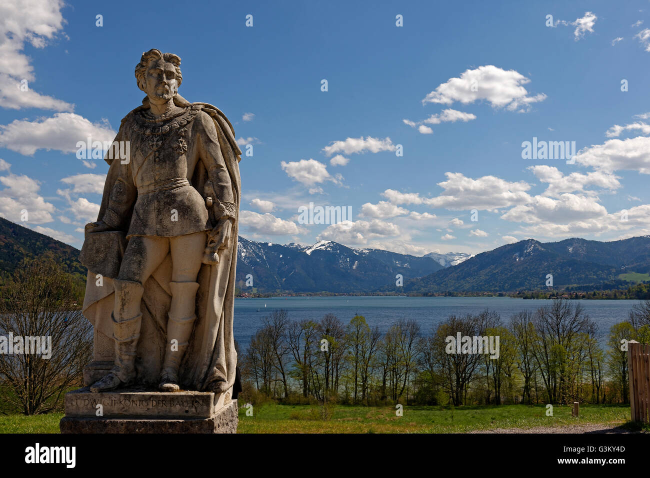 Monument, le roi Louis II de Bavière, le lac de Tegernsee, Kaltenbrunn Gut derrière, Haute-Bavière, Bavière, Allemagne Banque D'Images