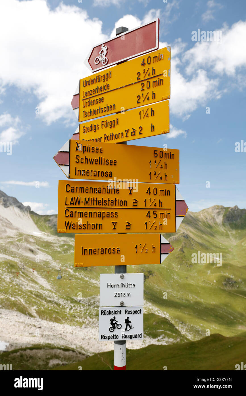 Sentier de randonnée, marqueur Hörnlihütte, Arosa, Canton des Grisons, Suisse Banque D'Images