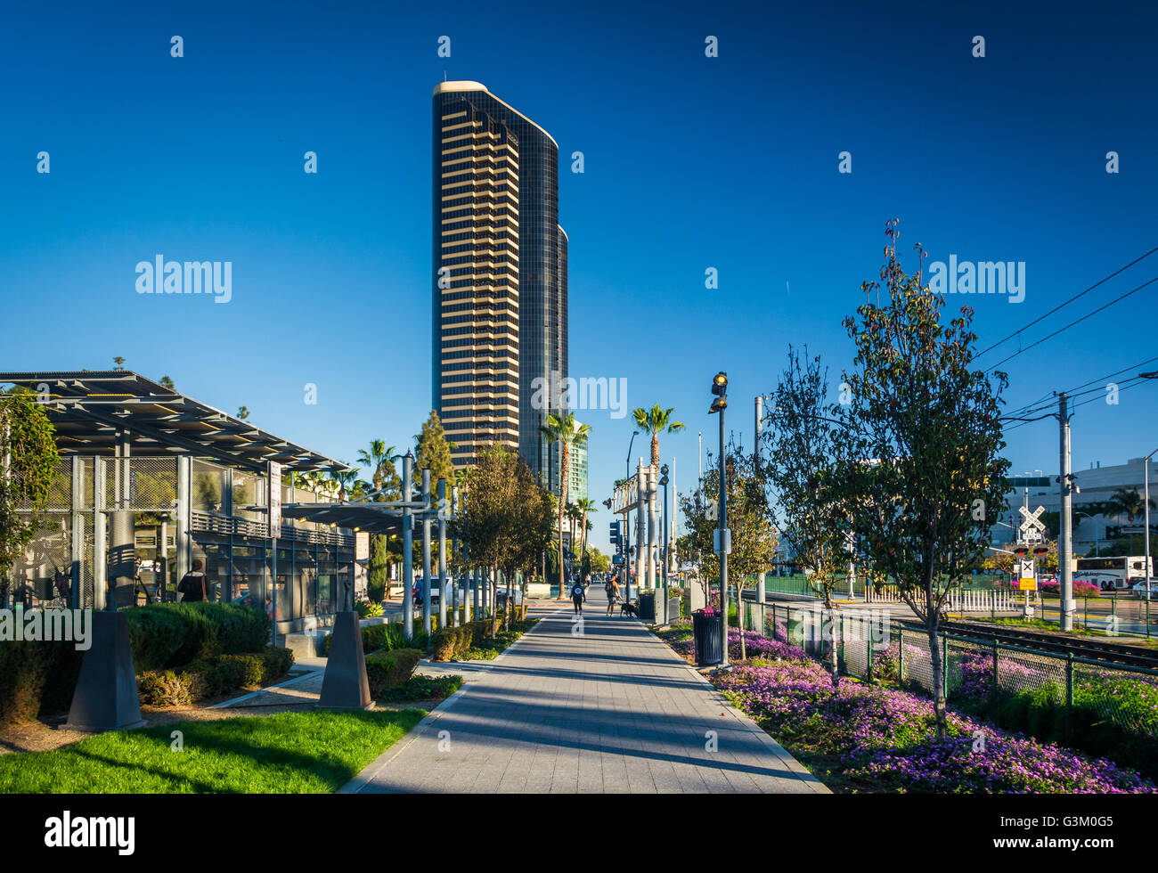 Des passerelles et un gratte-ciel moderne dans le centre-ville de San Diego, en Californie. Banque D'Images