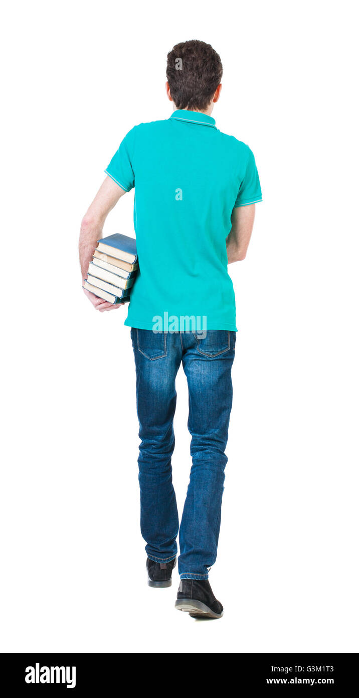 Vue arrière du bel homme qui porte une pile de livres. balade jeune mec . Vue arrière Vue arrière. collection les gens de personne. Plus isolé sur fond blanc. Homme triste dans un T-shirt vert s'enfonce dans le cadre avec une pile de livres. Banque D'Images