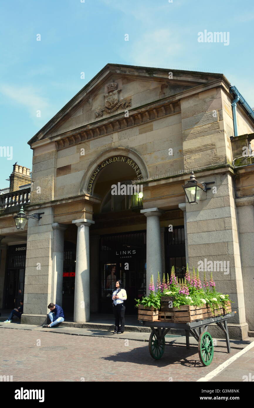 Entrée du célèbre marché couvert de Covent Garden Banque D'Images